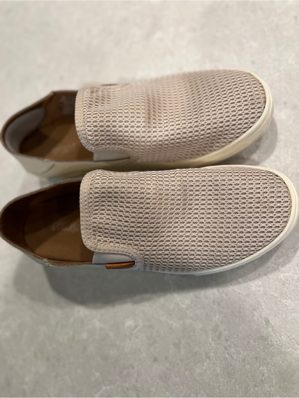 WOMENS OLUKAI SLIP ON SNEAKERS BEIGE 9.5 M